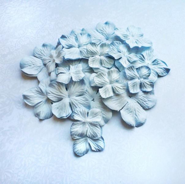 Flowers - Pale blue 